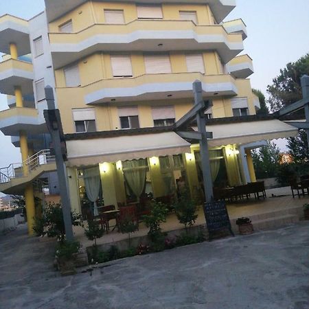 Hotel Albania Голем Екстер'єр фото