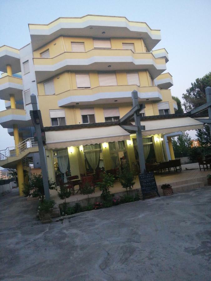 Hotel Albania Голем Екстер'єр фото